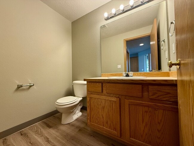 Photo - SPACIOUS NEWLY UPDATED TOWNHOME IN REDMOND!!