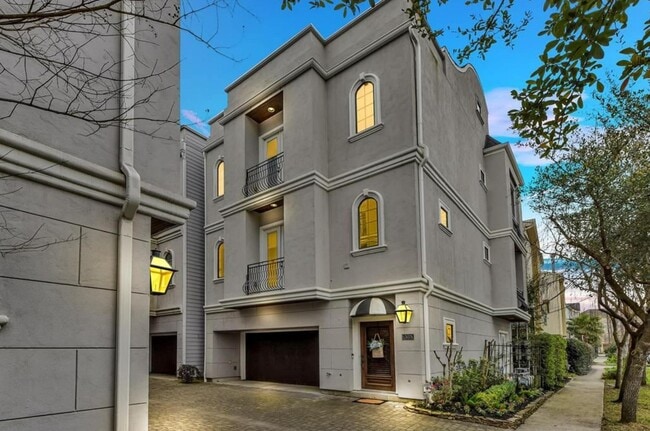 Building Photo - 5307 Lillian St