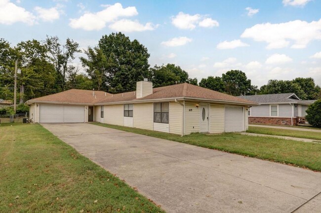 Photo - 621 W Edgewood St