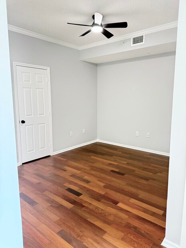 Photo - 2080 Greenview Shores Blvd Unidad 413