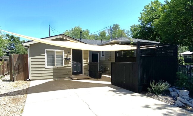 1 Bedroom Home next to the Whitewater Park... - 1 Bedroom Home next to the Whitewater Park... Unit Ross