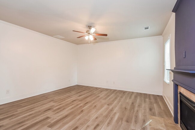 Photo - 332 Providence Walk Way