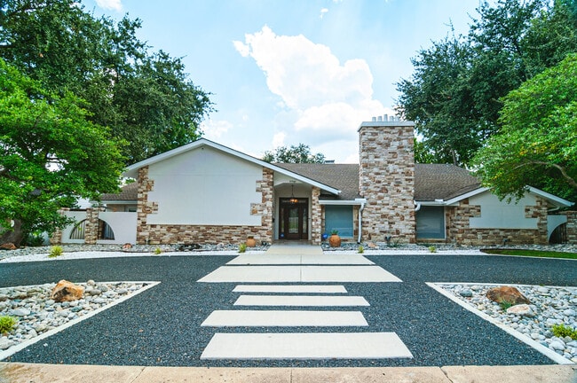 Building Photo - 6940 Brookshire Dr Rental