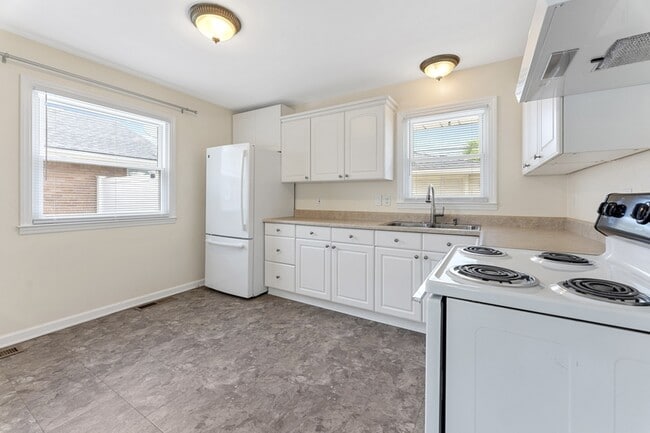 Photo - 18085 Hinton St