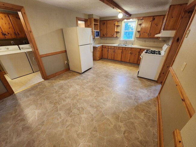 3221 Anthony Hwy