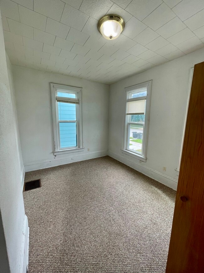 Photo - 720 W Lincoln Ave