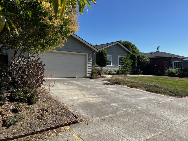 Photo - 1650 Glenroy Dr