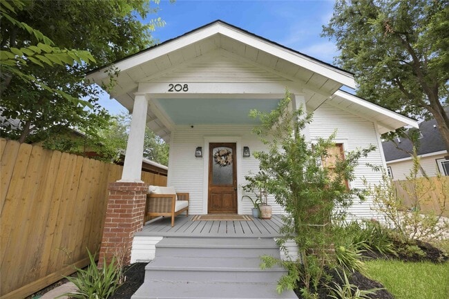 Photo - 208 Archer St