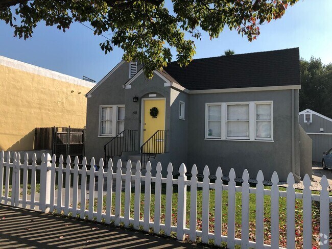 Building Photo - 2-Bedroom, 1-Bath with Converted Garage Sp... Rental