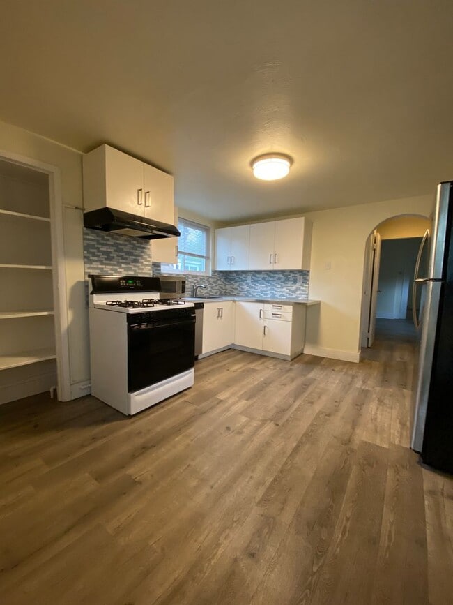 Updated 2BR Apartment with office now show... - Updated 2BR Apartment with office now show... Unit Floor 2