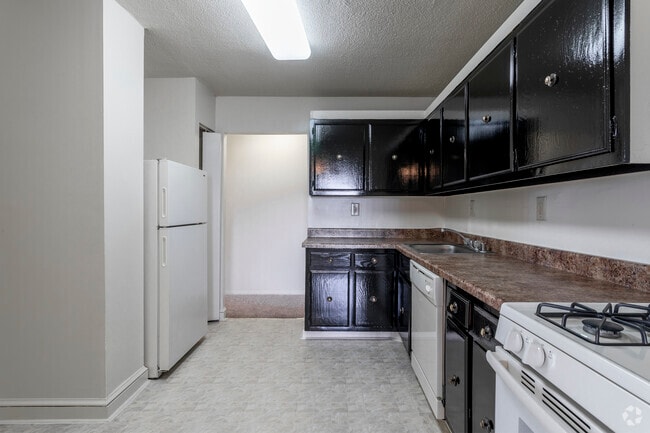 3 BR, 2.5 BA - 1,490 SF