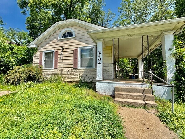 Building Photo - Charming 2-Bedroom Home with Bonus Spaces ...