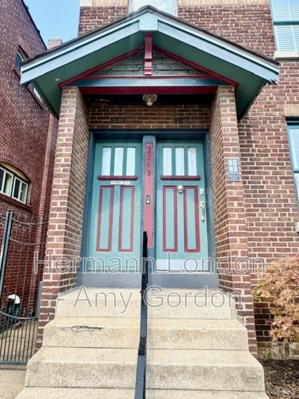 Photo - 2145 Victor St