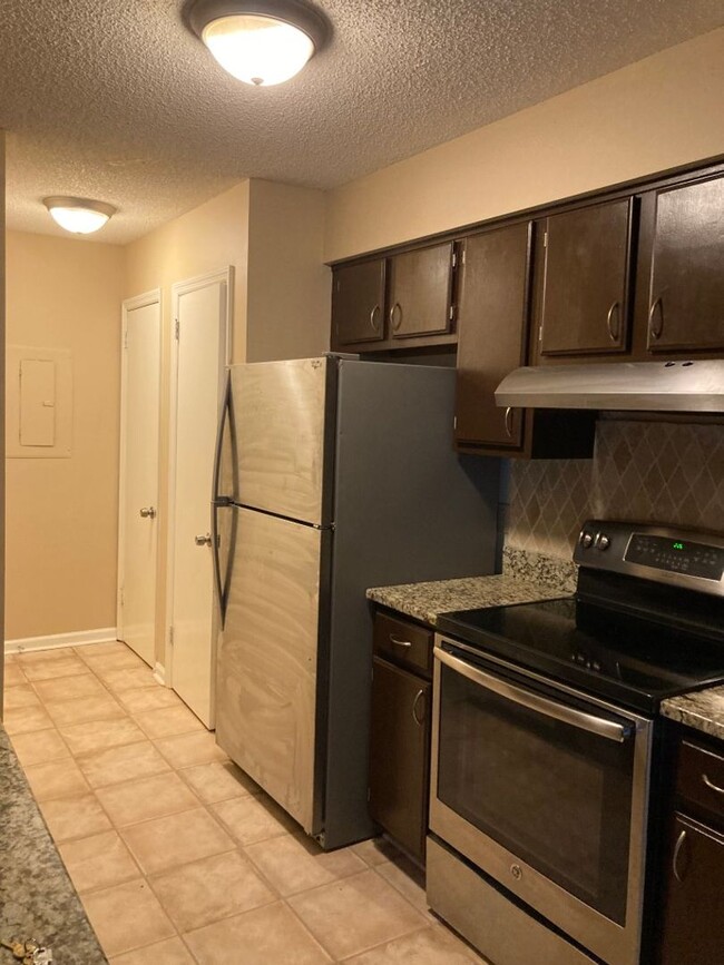 Terrific end unit on 2nd floor - Terrific end unit on 2nd floor Condo