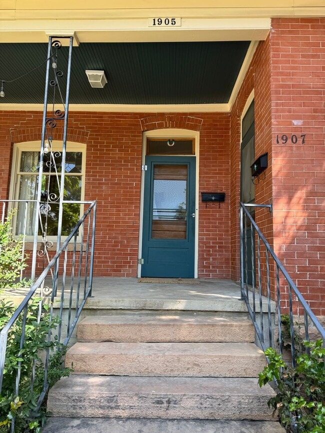 Photo - 1905 Mapleton Ave