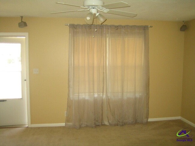 Photo - 5 Hampton Square