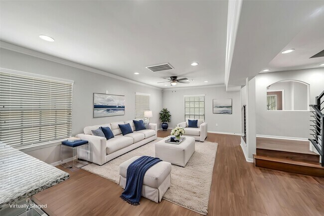Photo - 7312 Main St