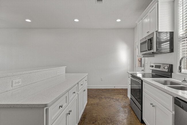 4909 Reserve Blvd Unit E204