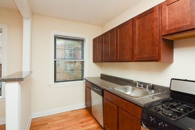 Photo - 1121 W Wellington Ave Unit J07P