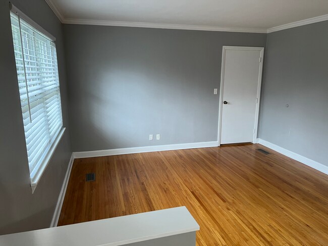 Photo - 924 Linden Hall Rd