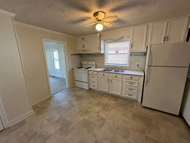 1302 Highland Ave
