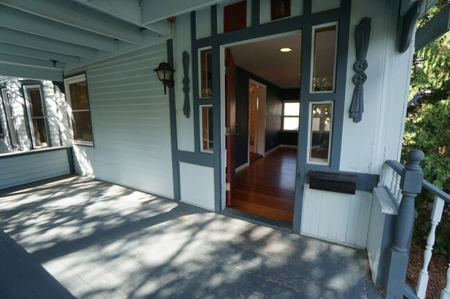Front covered patio - 224 E Benton Ave
