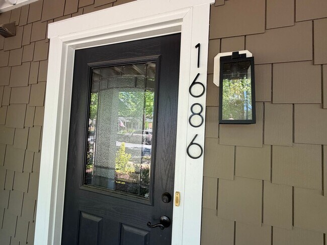 Photo - 1686 Wickham Way