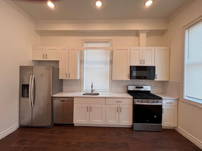 Building Photo - 373 Danforth Ave Unit 101 Rental