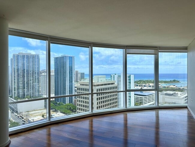 Building Photo - Moana Pacific