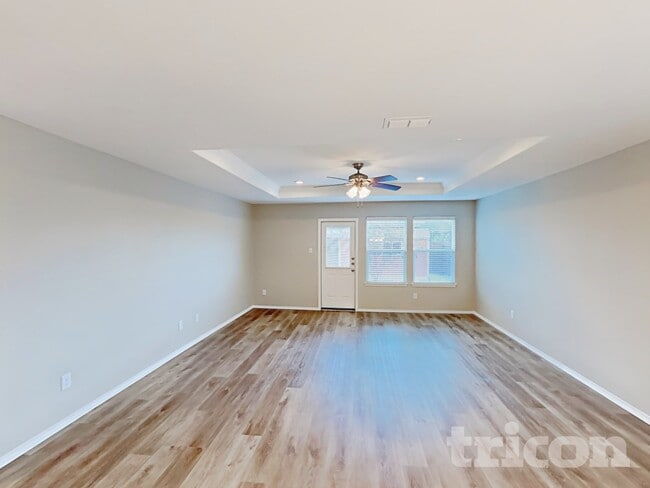 Photo - 1136 Foxglove Ln