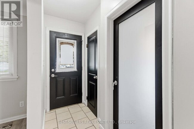 Photo - 88 Rykert St