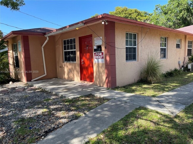 Photo - 1224 NE 2nd Ave Unidad A