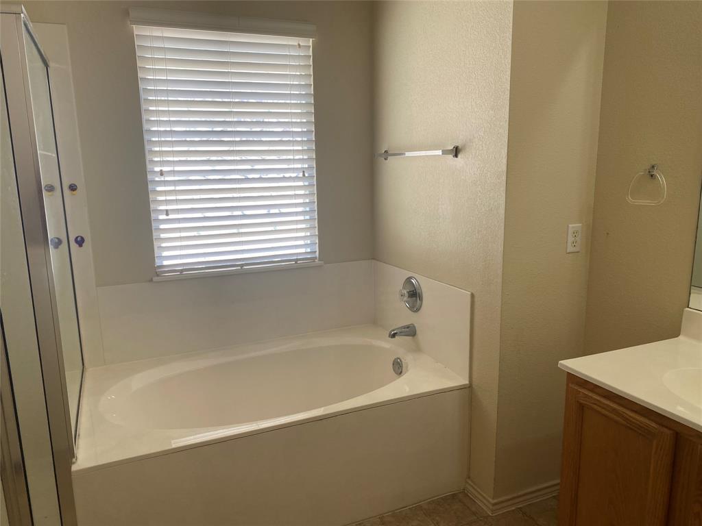 Photo - 501 Grey Feather Ct