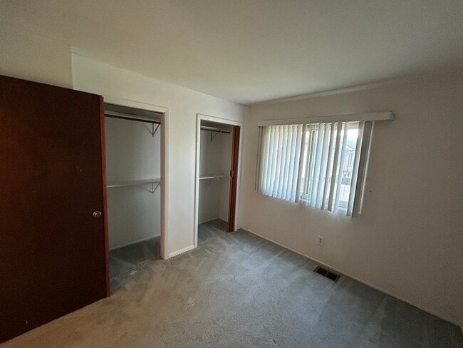 Photo - 310 E 60th Ct