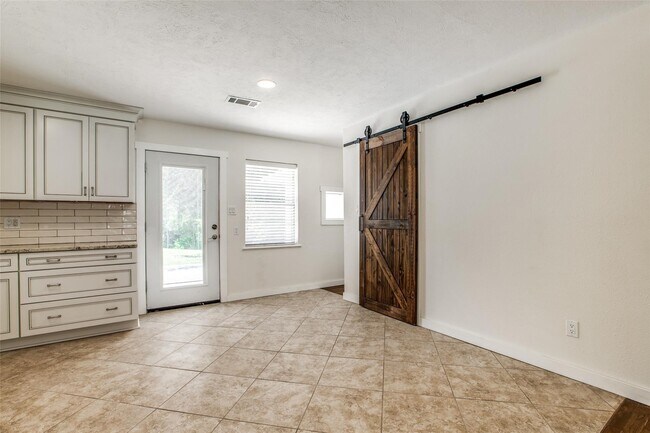 Photo - 235 Live Oak St