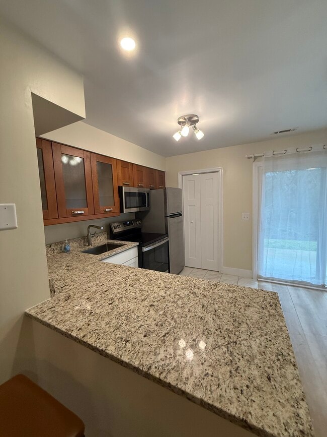 Photo - 104 Friar Ln