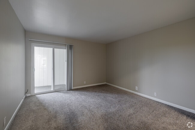 1BR, 1BA - 675SF - Bedroom