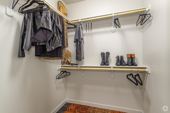 2BR, 2BA - 1,173SF
