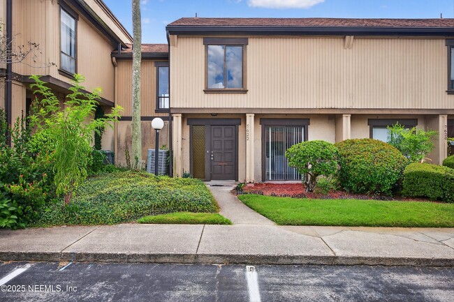 Building Photo - 7622 Las Palmas Way Unit 165