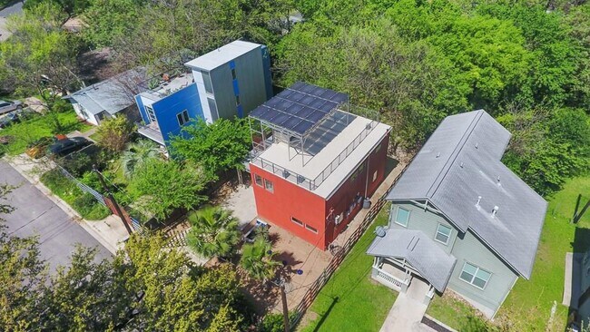 Photo - 2410 Bryan St