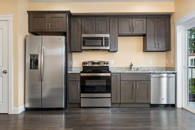 Building Photo - Marigold Apartments - Jingle All The Way To Your New Home Unit 208