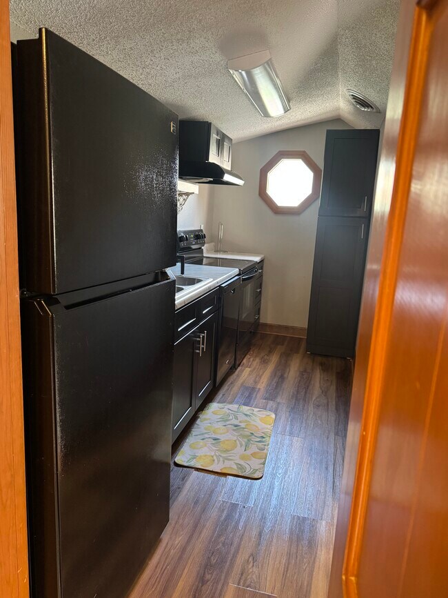 Galley Kitchen. Newly Remodeled. - 121 S Hellier St Unit 1