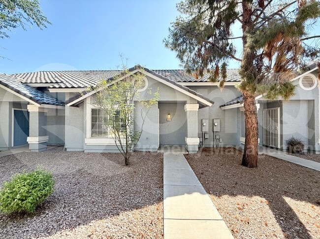 Building Photo - 860 N McQueen Rd Rental