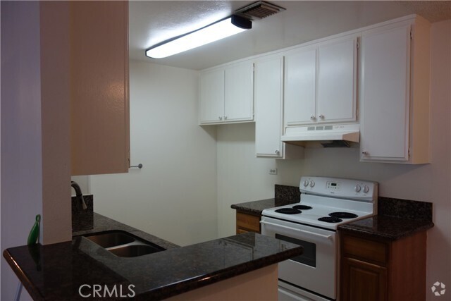 Building Photo - 2300 S Hacienda Blvd Unit D9 Rental