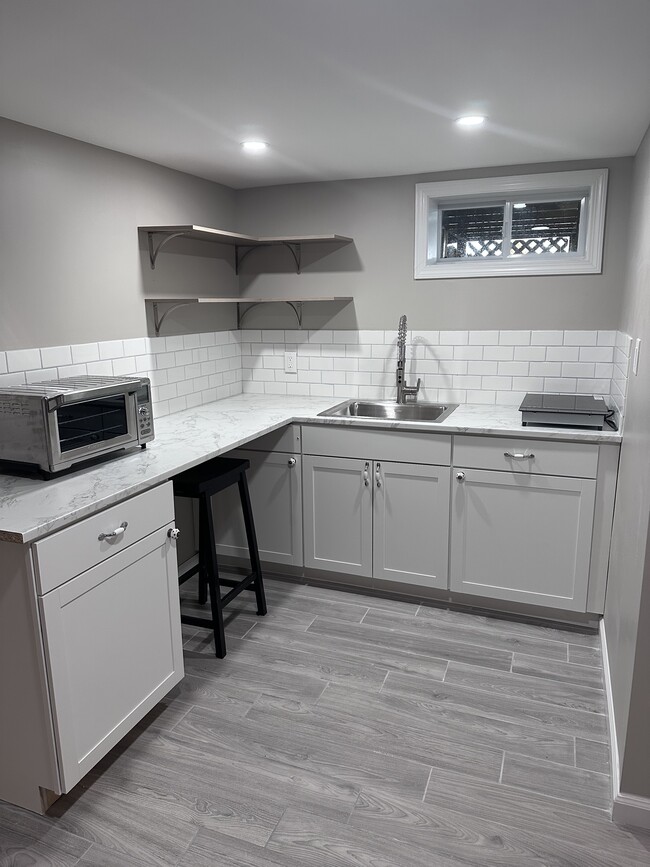 Building Photo - 67 Tunxis Hill Rd Rental