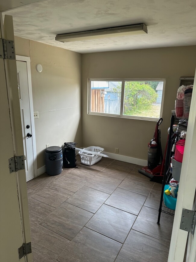 Photo - 518 E Augusta Ave