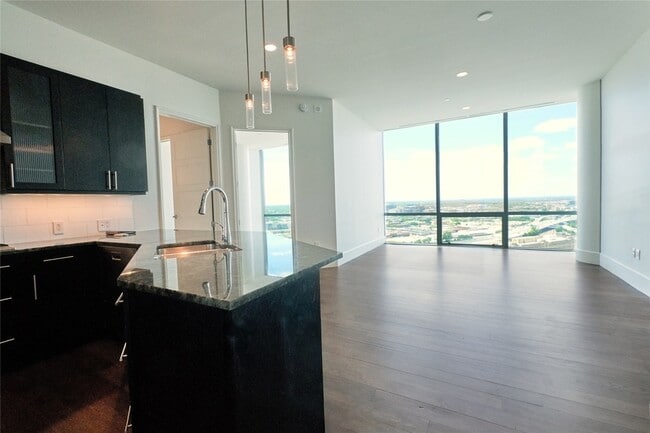 Building Photo - 1301 Throckmorton St Unit 2106 Rental
