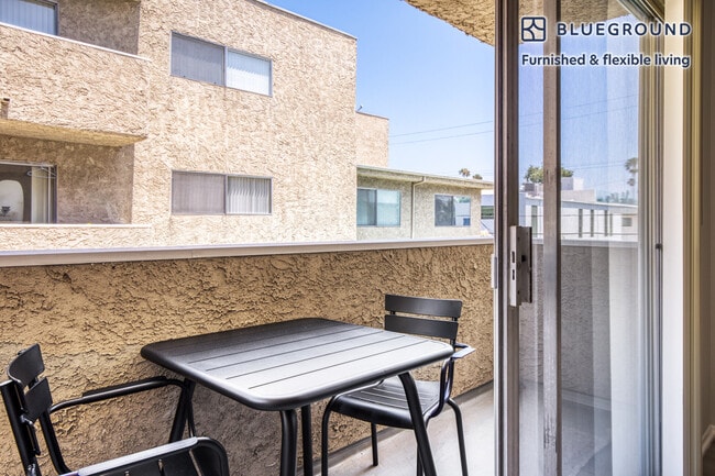 Photo - 616 N Sweetzer Ave Unidad FL2-ID492