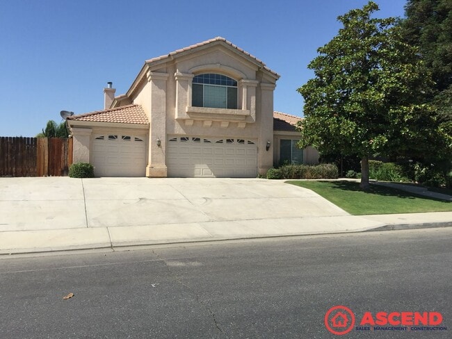 Building Photo - Stunning 5 Bedroom In Gated Community! Rental