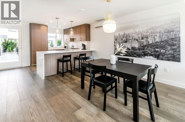 Photo - 561 W 29th Ave